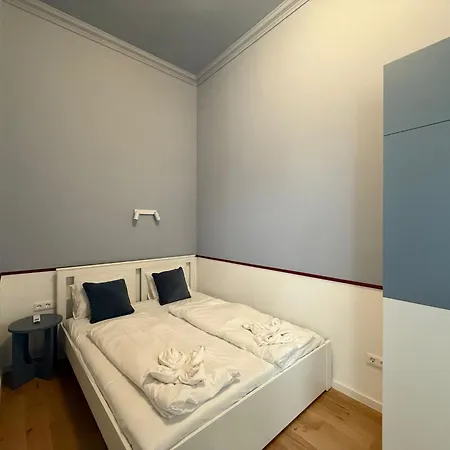 3br Modern For 8 Brand New *